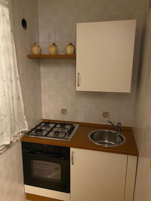 Appartamento Enry Station House Bari Esterno foto